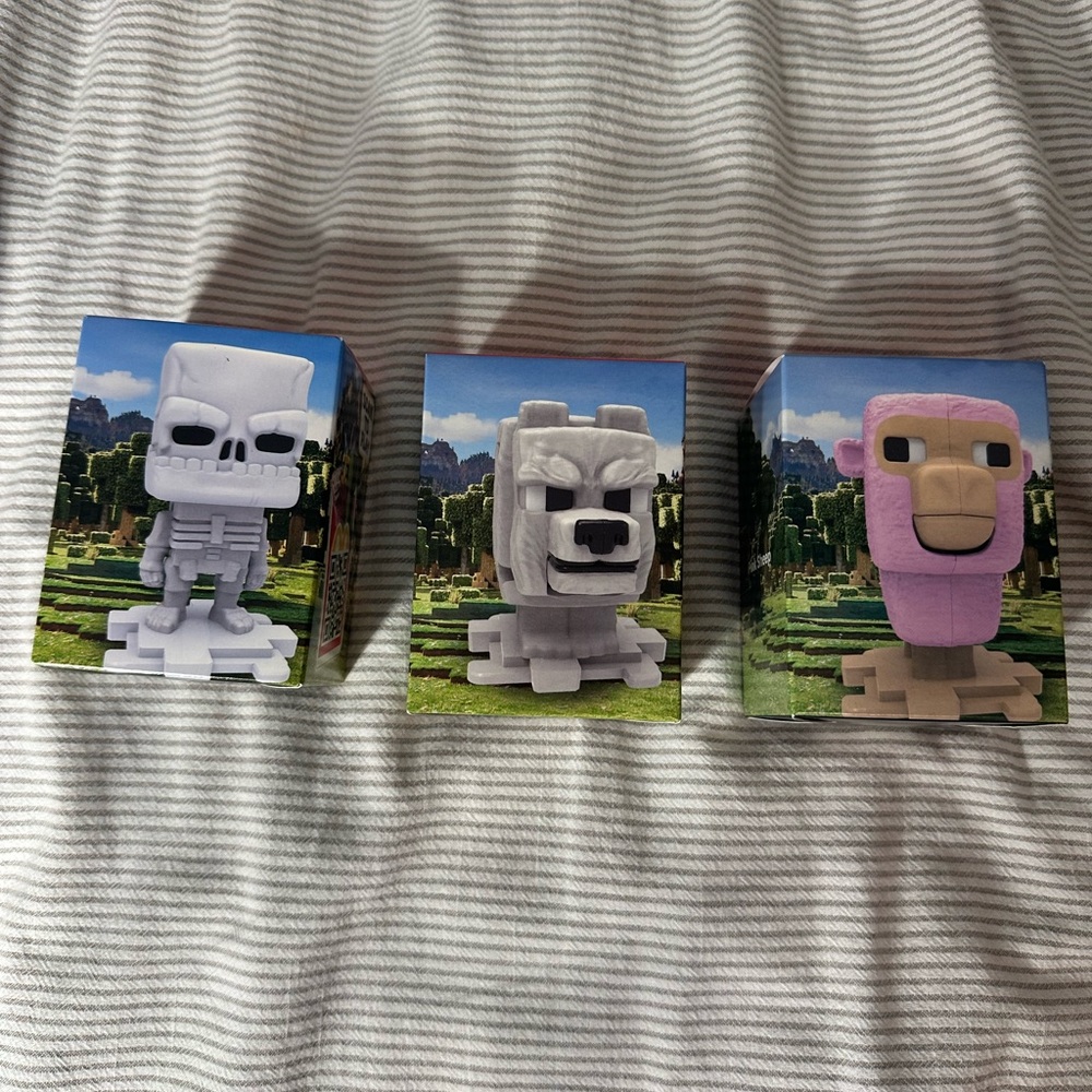 Collection 3 McDonald’s x Minecraft Happy Meal Toys Skeleton, Dennis, Pink Sheep